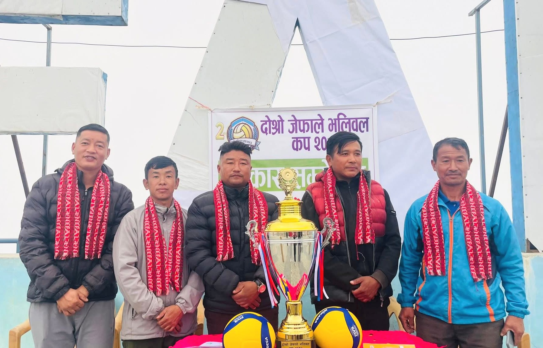 बैसाखे मेलाको अवसरमा केराबारी-२ जेफालेमा भलिबलको महासग्राम: कोशी प्रदेश भरिका खेलाडीहरु जेफालेमा।